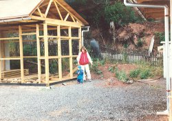 stavba první elektry - dřevěné boudy na autobus. nádraží (r.1994)